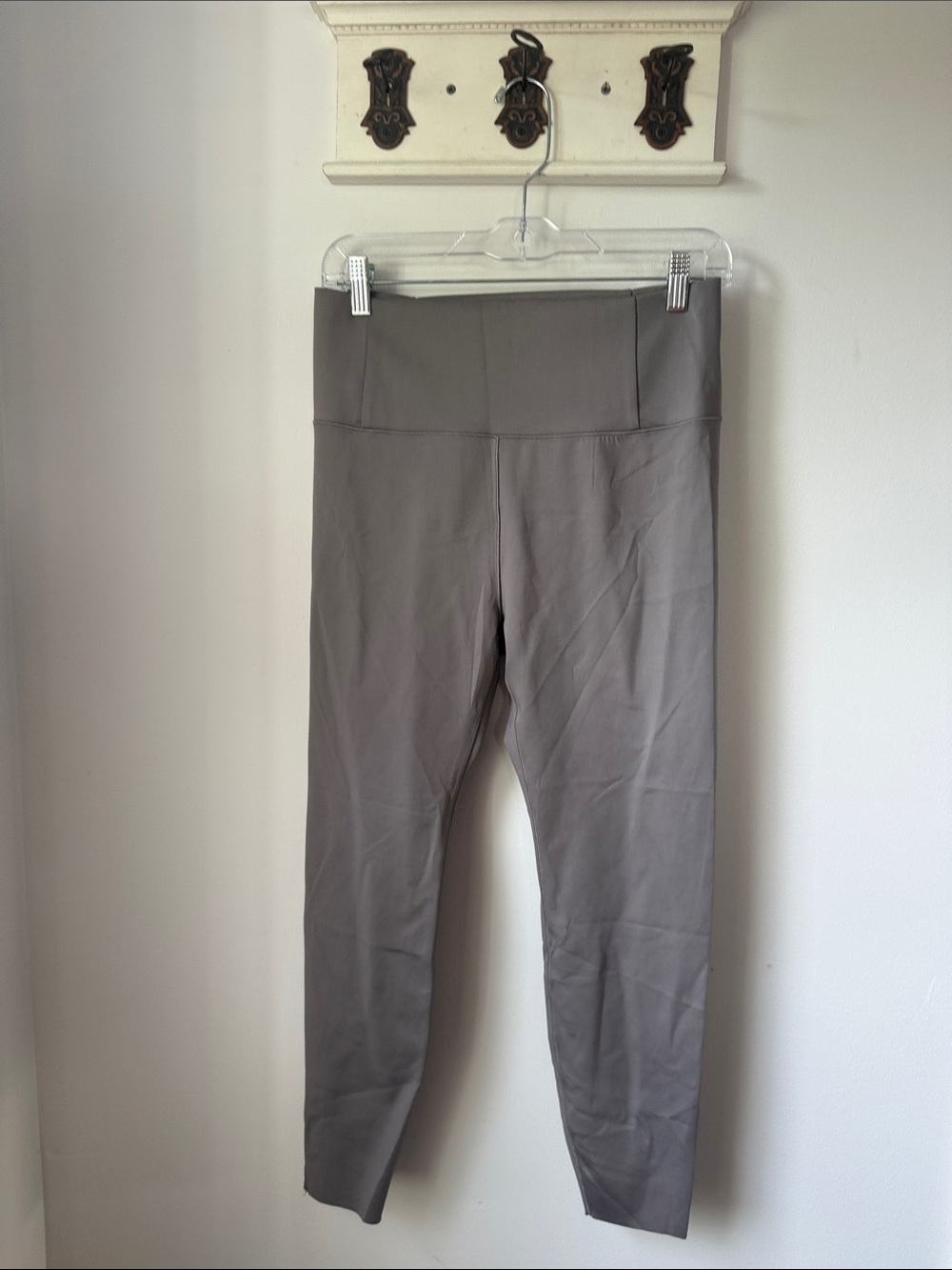 Vuori High-Waist Leggings in Taupe Gray Tights Athletic